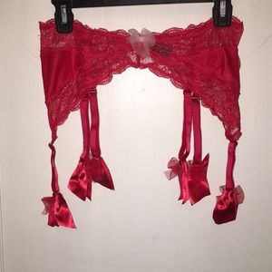 🌹Victoria’s Secret red lacy garter belt🌹